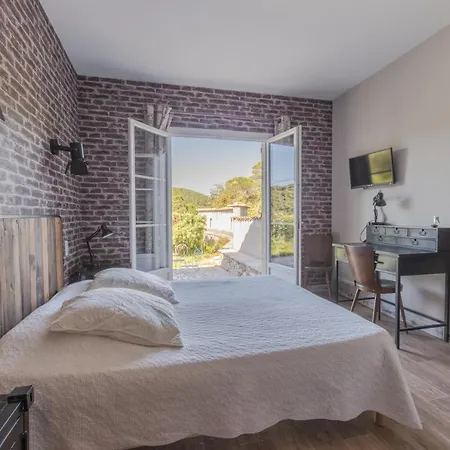 Les Hauts De Hotel 2*